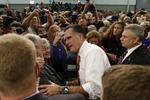 Mitt Romney taler med tilhængerne i Meadow Event Park i Virginias hovedstad, Richmond. 
