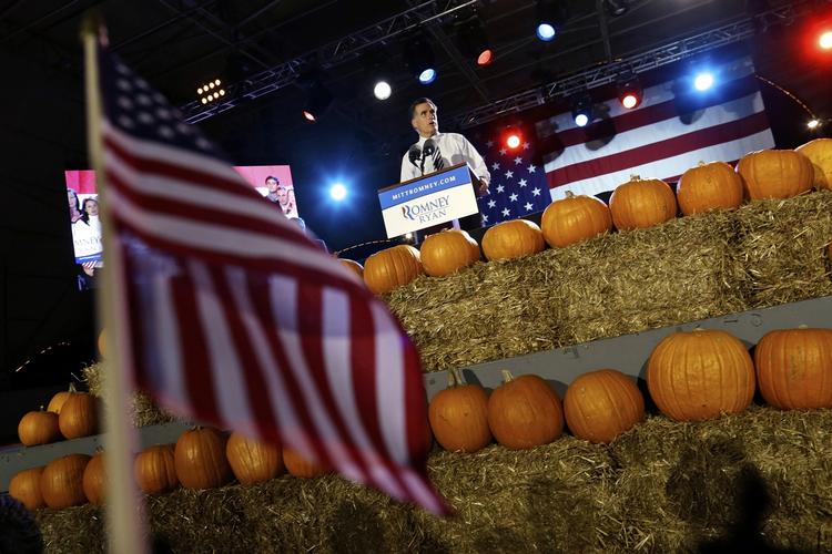 Mitt Romney taler i  Metropolitan Park i Jacksonville, Florida. 