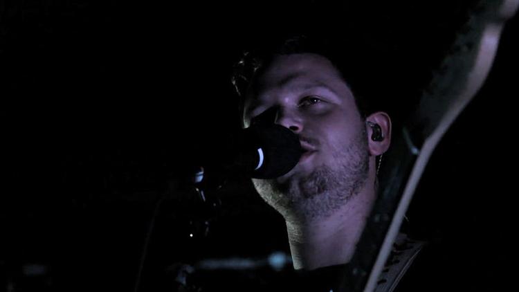 Spidsfindigt. Alt-J er betegnelsen for den kommando, man skal bruge på et Mac-tastatur for at skrive det græske bogstav Delta. På billedet er det Alt-J's forsanger Joe Newman. 