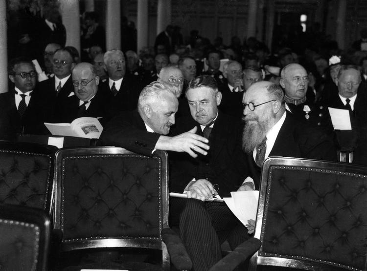 Vejnavne. Vilhelm Buhl (i midten), der overtog statsministerposten efter Thorvald Stauning i 1942, får nu en gade opkaldt efter sig. 