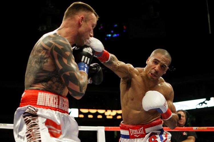 Nederlag. Mikkel Kessler blev stoppet af en øjenskade i 11. omgang mod Ward i 2009. 