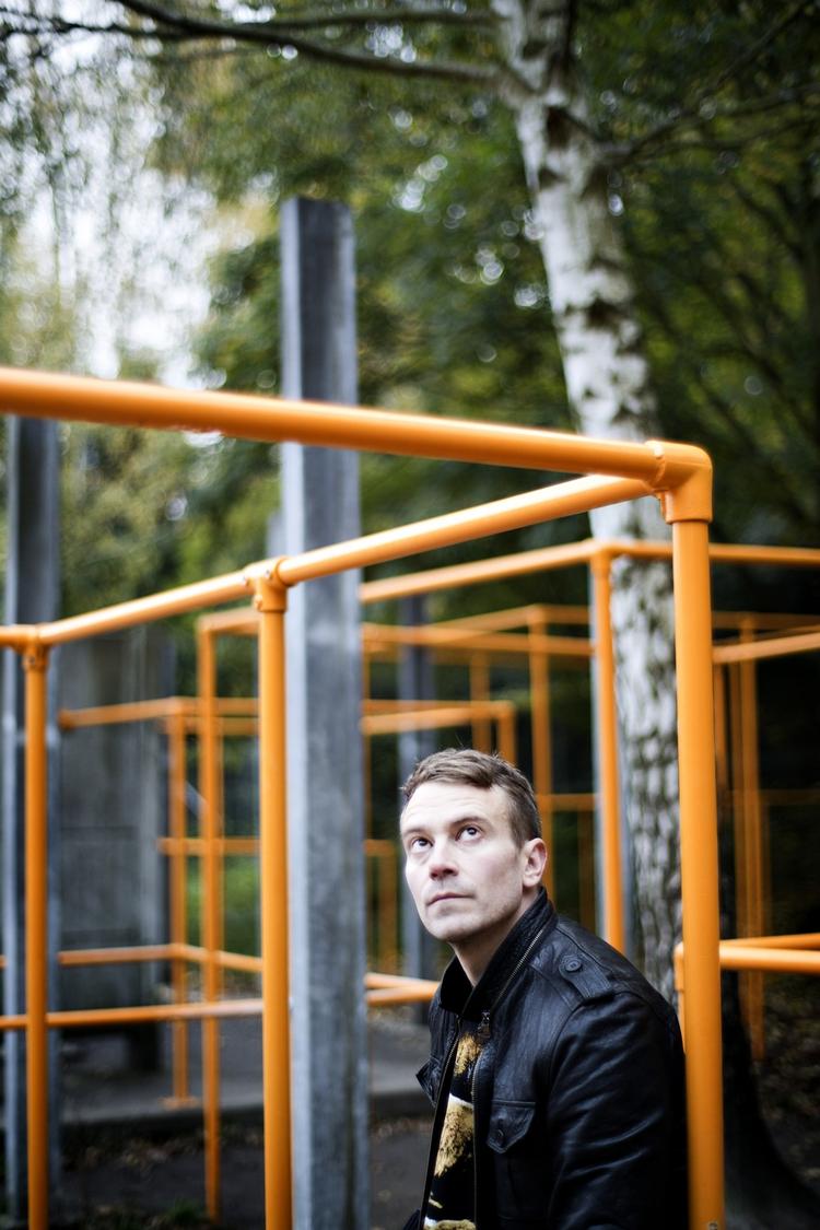 Heldig. Efter en selvvalgt hård ungdom har Daniel Dencik ikke haft problemer med at være alene med sine yndlingsbeskæftigelser: film og litteratur. 