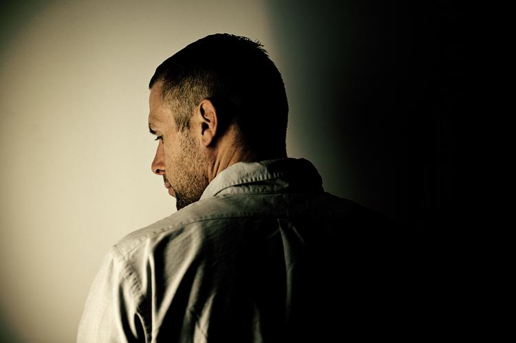 Allestedsnærværende. L.O.C. er for tiden aktuel på TV 2 som coach i 'Voice', ligesom hans seneste album er nummer 1 på hitlisten. 