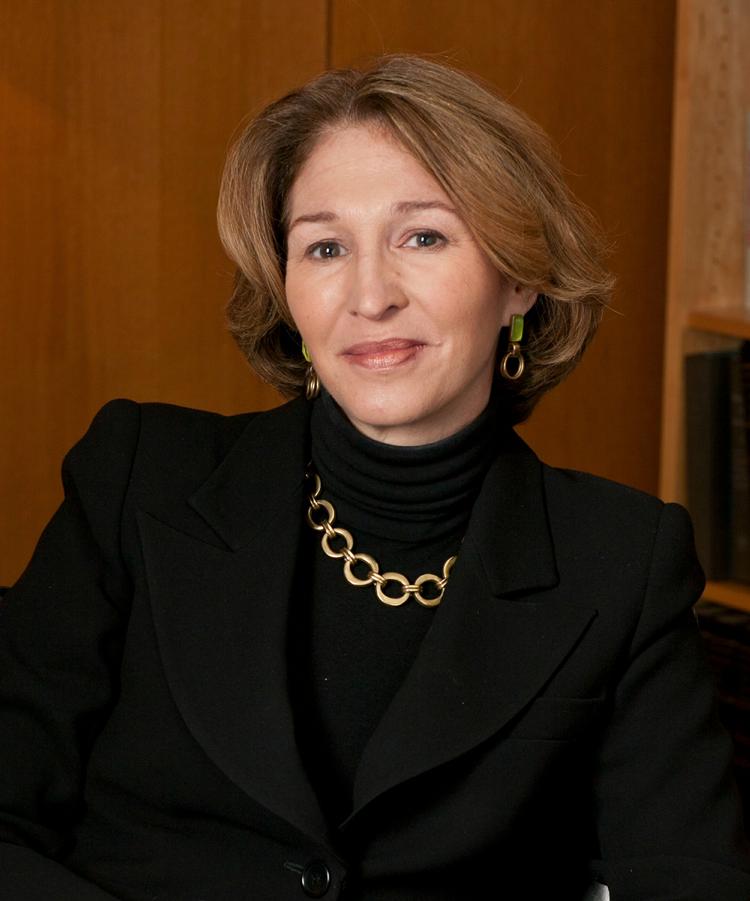 Karriere. Familien er vejen frem. Vi tror på familieværdier, og det gælder alle politiske strømninger. Det her er et samfund af pionerer. Og argumenter bygget op omkring familien har meget stærk genklang, ikke mindst i syden og i vesten. Så det er den vej, vi må gå, siger Anne-Marie Slaughter. 