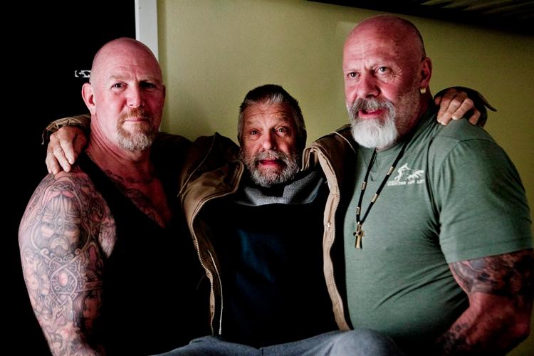 Film. Julie Zangenberg og Lars Mikkelsen spiller hovedrollerne i 'Viceværten', men også Leif Sylvester (i midten) og andre medvirker i filmen. 