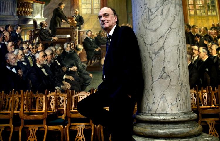 Håndværk. Det samarbejdende  folkestyre og de politiske håndværkere  er Kaare R. Skous helte. 