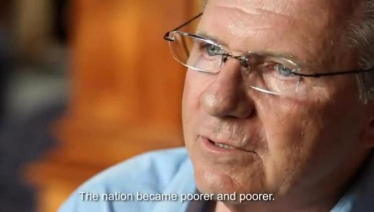 Advarsel. Den ungarnsk fødte forretningsmand Thomas Peterffy advarer i sin egen valgreklame amerikanerne om, at USA er på en glidebane i retning af socialisme. 