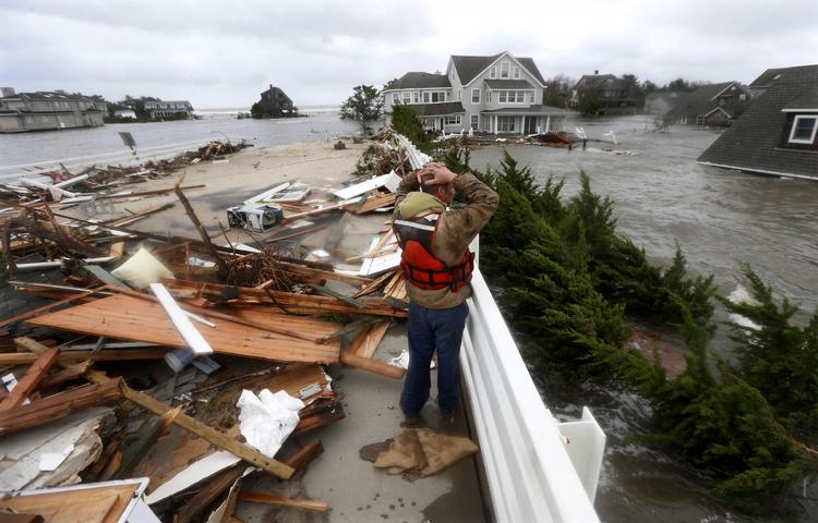Sandy. Kloge økonomer har for længst advaret om, at omkostningerne ved at håndtere ekstremt klima langt vil overstige udgifterne til at undgå dem. 