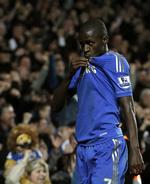 racisme? Chelseas brasilianske Ramires, som ikke forstår meget engelsk, menes at være kilden til dommer Clattenburgs påståede racistiske udfald mod Jon Obi Mikel fra Chelsea. 