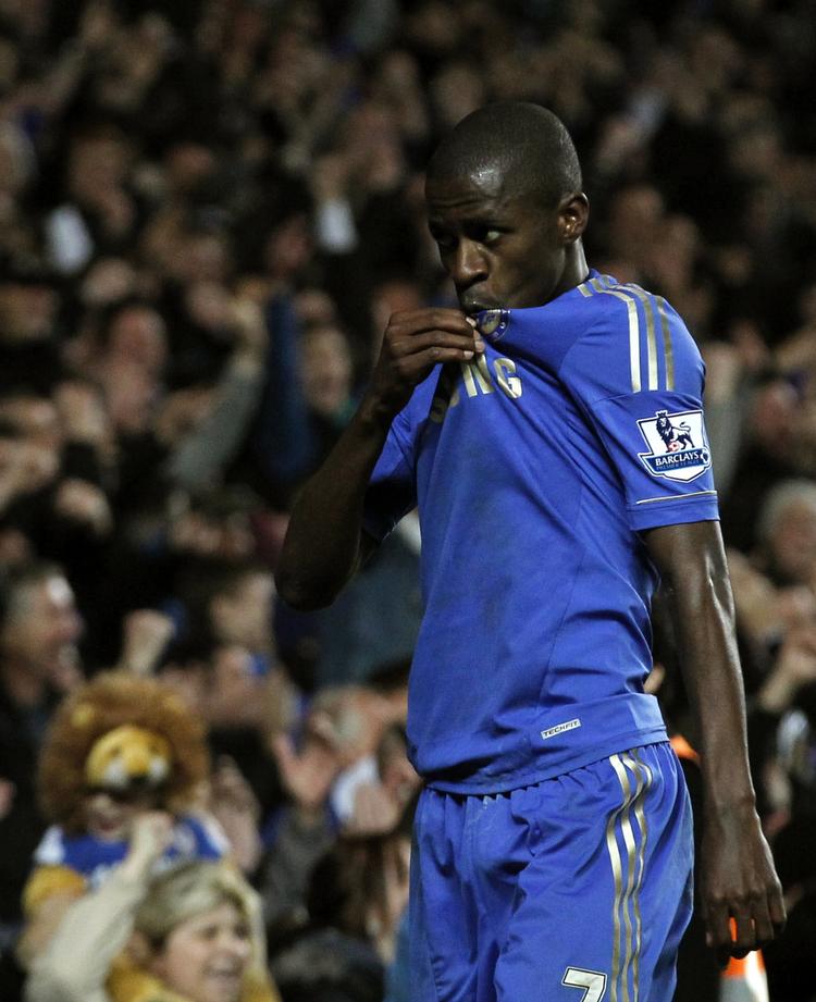 racisme? Chelseas brasilianske Ramires, som ikke forstår meget engelsk, menes at være kilden til dommer Clattenburgs påståede racistiske udfald mod Jon Obi Mikel fra Chelsea. 