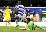 1-1. Queens Park Rangers' Djibril Cisse (midt) har scoret det udlignende mål mod Reading. 