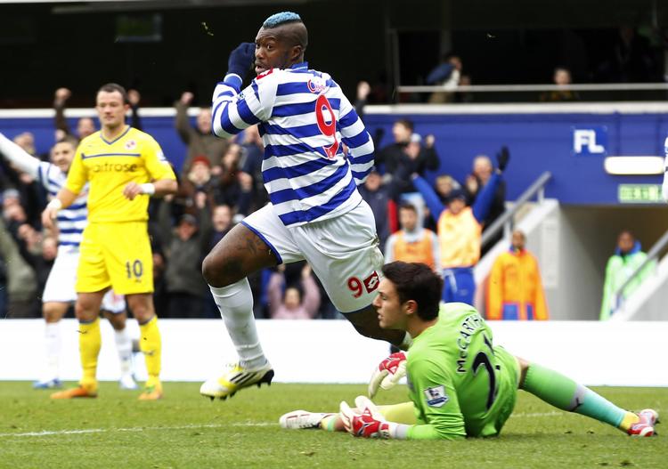 1-1. Queens Park Rangers' Djibril Cisse (midt) har scoret det udlignende mål mod Reading. 
