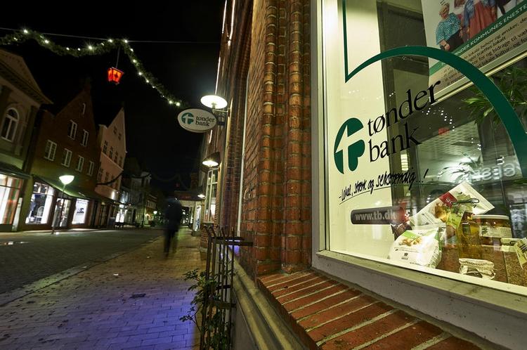 Blændværk. På overfladen så alt godt ud i Tønder Bank, men et tilsyn afslørede, at ledelsen havde været alt, alt for optimistisk. 
