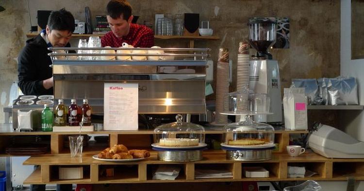 OPVARMET. En skoldhed kop kaffe på en god kaffebar kan være en måde at holde varmen på. (Arkivfoto) 