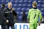 kommunikation. Efter en sejr på Brøndby Stadion var Glen Riddersholm glad for Jonas Lössl, men i går var tonen en anden. 