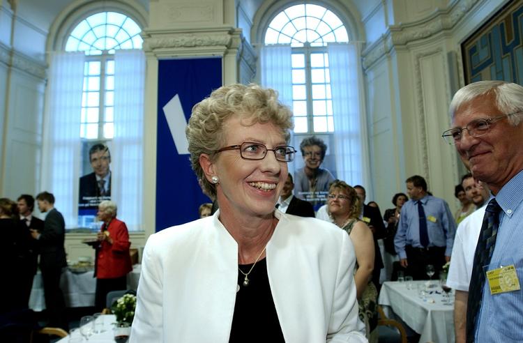Fødselar. Karen Riis-Jørgensen i Venstres hovedkontor på Christiansborg ved EU-parlamentsvalget i 2004. 