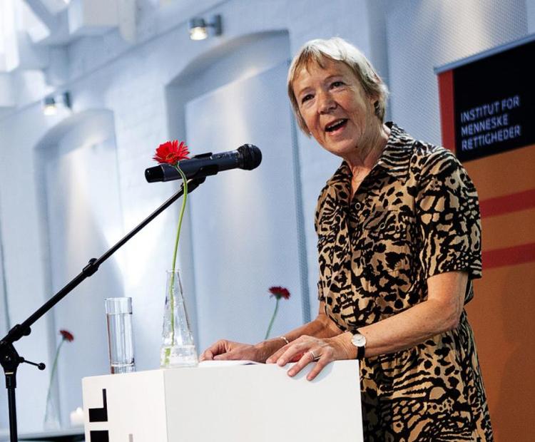 Fødselar. Jurist Marianne Højgaard Pedersen på podiet. 