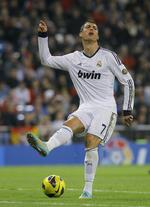 guldbold. Cristiano Ronaldo er altid god for et nyt udtryk på fodboldbanen, hvor man ellers mest ser ham juble efter en scoring eller vise sin utilfredshed med et manglende dømt frispark. 