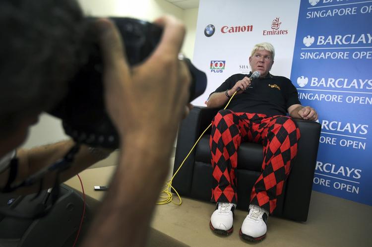særegen. I Singapore er John Daly synlig, men knapt så skrigende som tidligere set. 