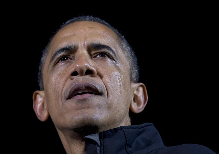 Slutspurt. Under den sidste kampagnetale i Chicago mandag aften, taler en tydeligt berørt Obama til sine tilhørere. 