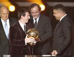 Ronaldo. Angriberen (t.h.) har taget lidt kilo på siden karrierestoppet i 2011. Ronaldo nåede at score 404 gange i 579 klubkampe for bl.a. Barcelona, Real Madrid og Inter - og så blev det også til 62 pletskud i 98 landskampe. 