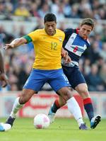forsvinding. Brasilianske Hulk i kamp for det brasilianske landshold mod Storbritannien under OL. 