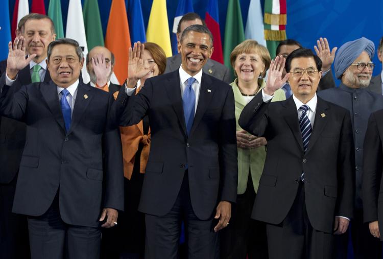 smil! De mødes tit, verdens ledere. Her er de stillet op til familefotografering ved G20-topmødet i Mexico i juni. 