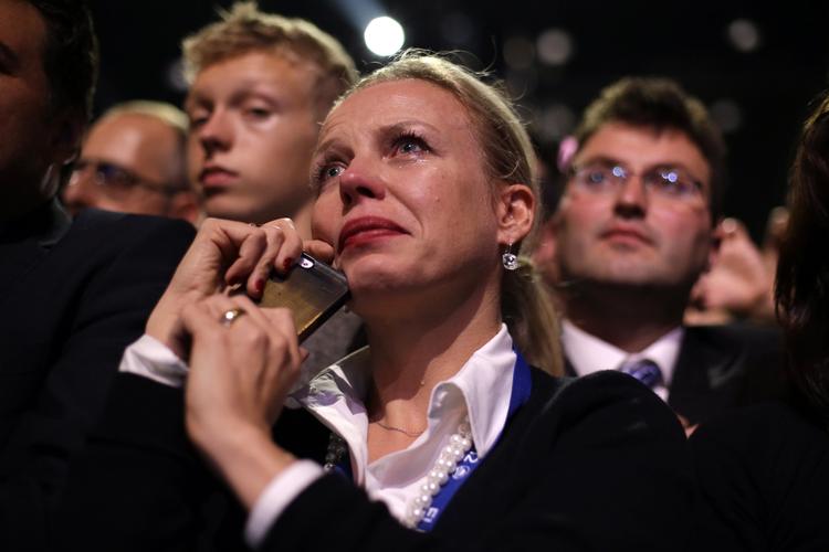 bevægelse. Det vakte ikke bare overstadig jubel hos demokraterne i Chicago, da de fejrede sejren over Mitt Romney. Barack Obamas sejrstale bragte også tårerne frem. 