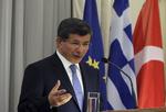 HJÆLP. Ifølge Tyrkiets udenrigsminister Ahmet Davutoglu har tyrkerne fået et positivt svar fra Nato på deres anmodning om »øjeblikkelig« hjælp i forbindelse med konflikten i Syrien. 
