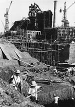 mørkelagt. I dag er det 50 år siden at 'Det Store Spring Fremad', hvor flere millioner sultede ihjel eller blev dræbt, sluttede. 
