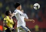 fravalgt. FCK's Christian Bolanos (th) er blevet skubbet ud på bænken til opgøret mod Stuttgart. 