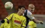 1-0. Liverpools Jonjo Shelvey (th) i kamp om bolden mod Anzhis Rasim Tagirbekov under Europa League-kampen, som russerne vandt. 