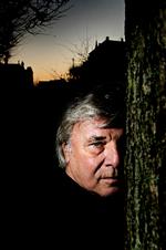 stilskift. »Jeg havde aldrig troet, at jeg skulle gå ind og skrive i en litterær 1800-tals romanstil.  Det passer ikke ind i mit politiske projekt«, siger Jan Guillou. 