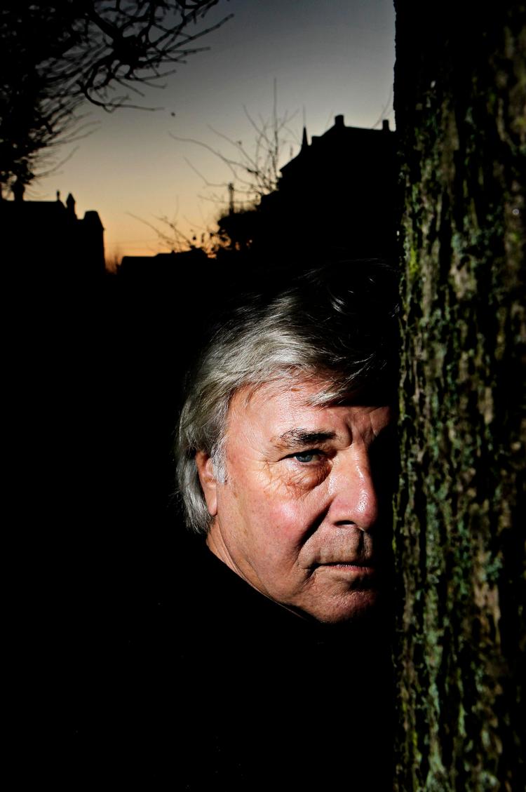 stilskift. »Jeg havde aldrig troet, at jeg skulle gå ind og skrive i en litterær 1800-tals romanstil.  Det passer ikke ind i mit politiske projekt«, siger Jan Guillou. 