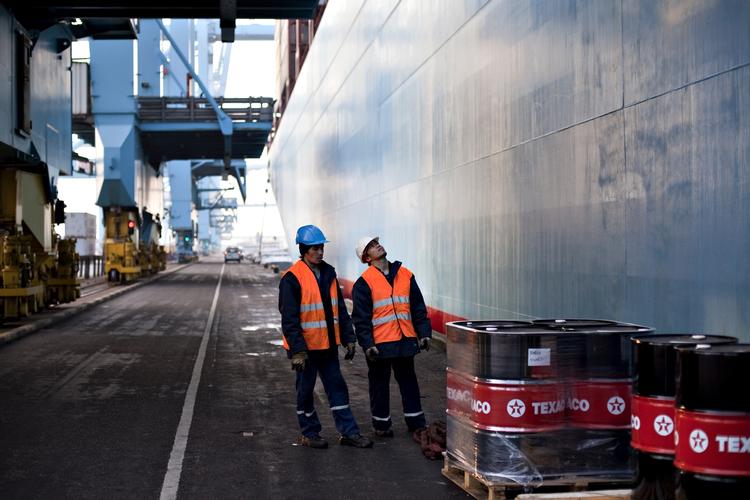 Stort. Selv om A.P. Møller Mærsk har et af verdens største containerskibe i sin flåde, Eleonora Mærsk, så lader indtjeningen vente lidt på sig. 