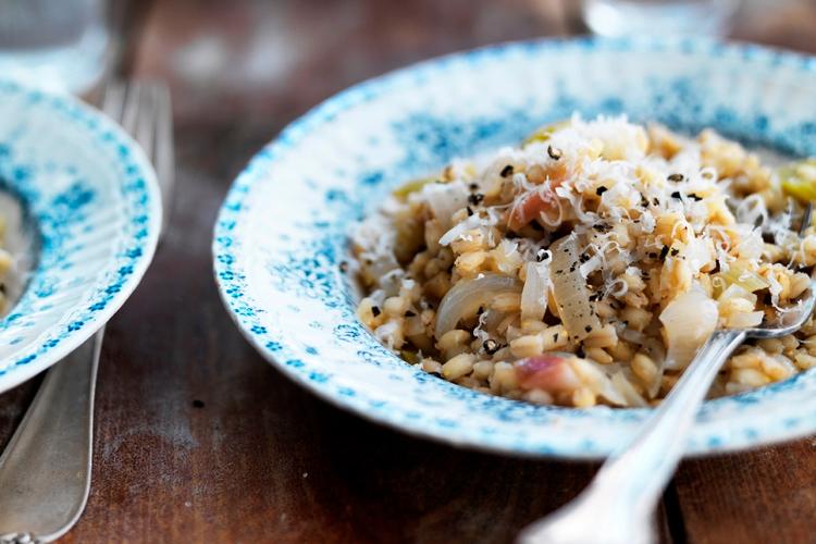 Pasta med skraldjuveler, chili og hvidløg