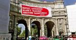 Ombygning. Admiralty Arch i London er fredet, hvilket dog ikke forhindrede en aktion fra Greenpeace. Nu skal bygningen ændres til hotel. 