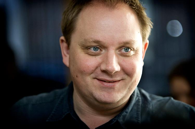 Underholdningschef for DR TV, Jan Lagermand Lundme, er vild med at sende julehilsner til Grønland. Men der bliver ikke noget af Djævlens Advokats programforslag 'London Calling', selv om der er flere danskere i London end i Nuuk. 
