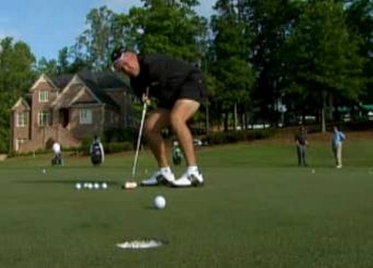 FIGHTER. Handicap 9 er et mål for mange golfspillere. Butch Lumpkin har nået det - uden arme. 