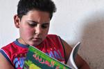 FLYGTNINGEBARN. Moustafa savner sine venner og sit hjem. Han er et af de børn, der har fået en skoleplads i et af de nabolande, som modtager flygtninge fra Syrien. 
