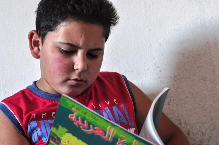 FLYGTNINGEBARN. Moustafa savner sine venner og sit hjem. Han er et af de børn, der har fået en skoleplads i et af de nabolande, som modtager flygtninge fra Syrien. 