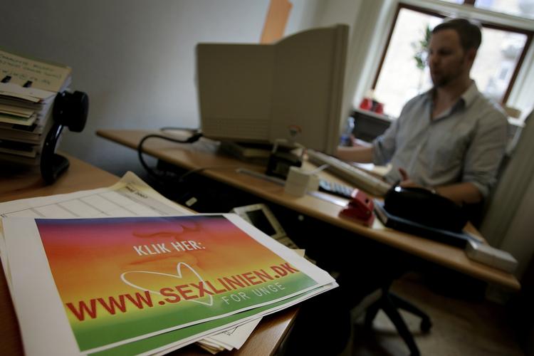 1992. Sexlinien for Unge er et fristed for teenagere og deres tusind spørgsmål om køn, krop, følelser og sex. 