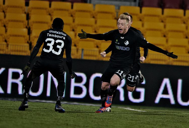 Mål. Randers FC's Ronnie Schwartz har scoret til 2-1. 