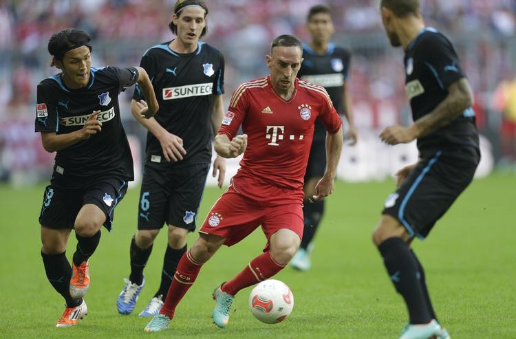 tophold. Bayern Munchen fortsætter med at sejre og er alene i front i Bundesligaen. 