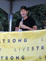 dopingdom. Lance Armstrong taler i slutningen af oktober til publikum ved et cykelarrangement i Austin. 