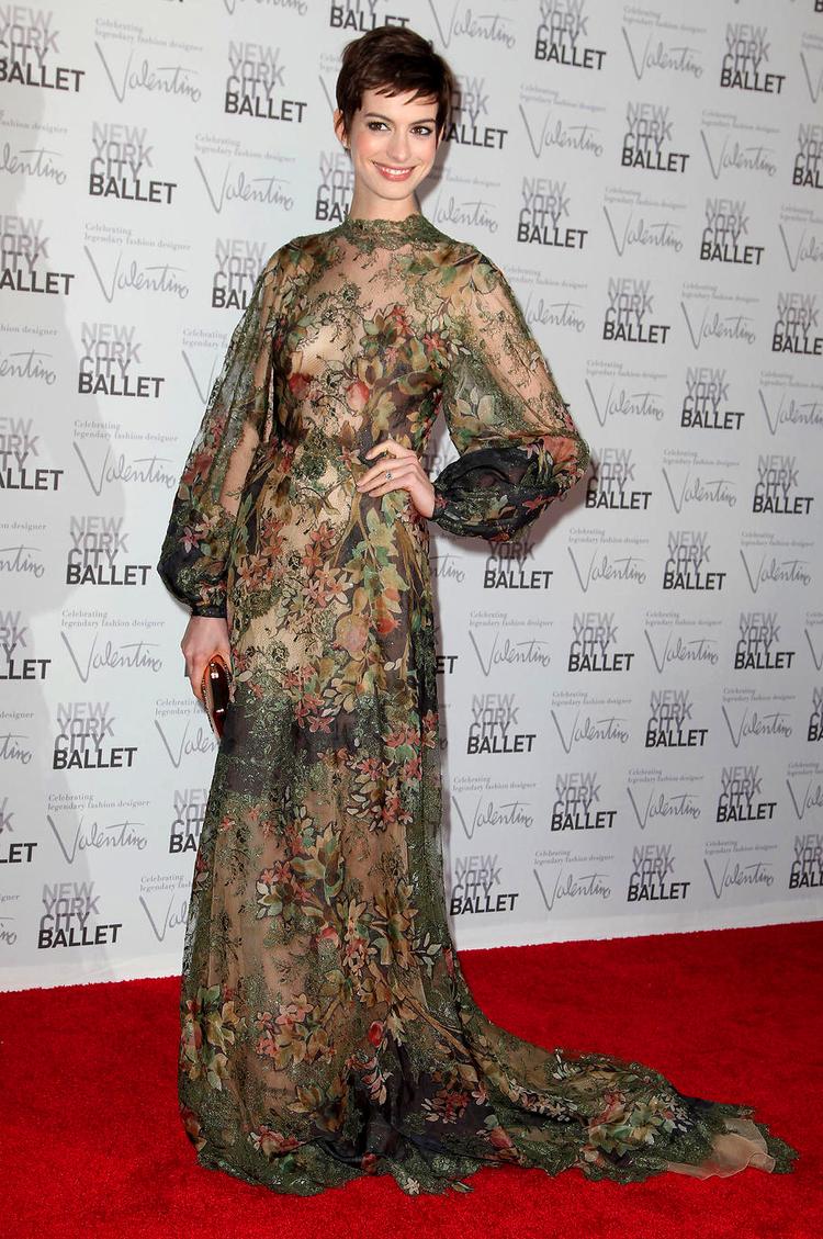 Filmstjerne. Anne Hathaway har bl.a. vist sit alsidige format i store roller i 'Nicholas Nickleby', 'Brokeback Mountain', 'Becoming Jane' 