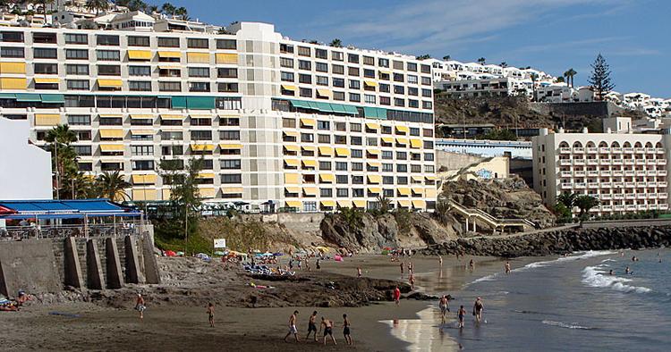 BETONDRØN. Det ligner folkegave fra Bulgarien i 1980'erne, men det er Gran Canaria anno 2012. 