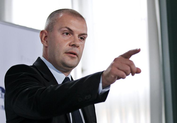 Surhed. FTF er utilfredse med finansminister Bjarne Corydon, der vil have de SAS-ansatte til at sige ja til en aftale, der kan koste 15 procent af lønnen. 