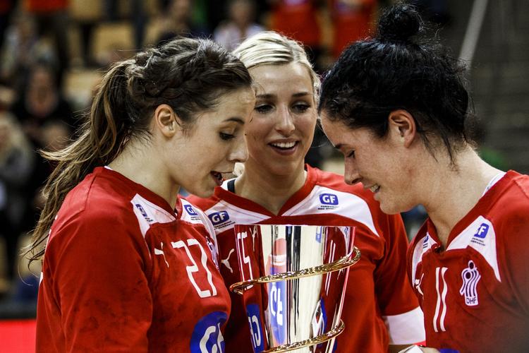Fremtiden. Louise Burgaard, Mette Gravholt og Fie Woller var alle med til at vinde Golden League-turneringen for en måned siden i Århus, hvor mægtige Rusland, Frankrig og Norge fik stryg af de unge danskere. 
