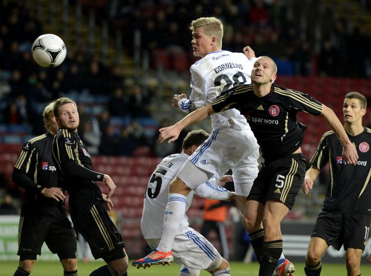 Afbud. Andreas Cornelius må vente til 2013 på at spille sin tredje A-landskamp. 